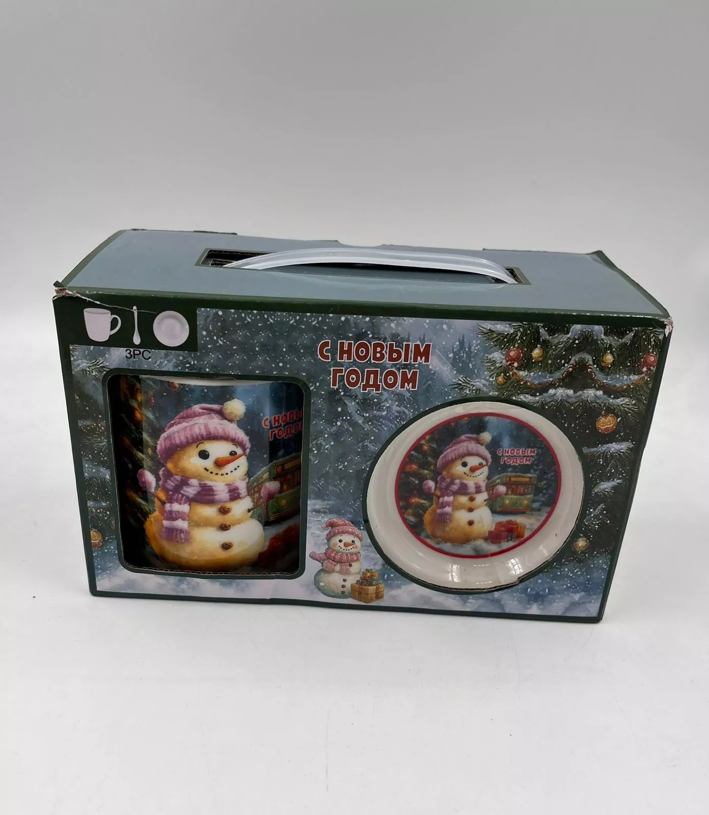 Новогодний набор зелёный (кружка, блюдце, ложка) с доставкой по России | BreadyФото 2